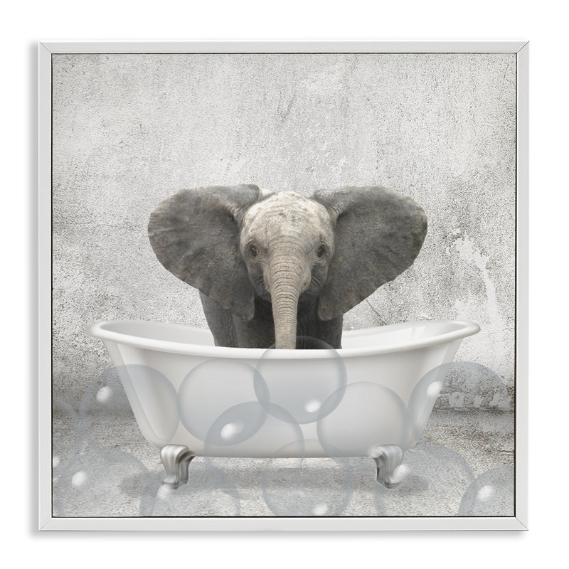 Bébé éléphant à l'heure du bain, Giclée encadrée blanc bord de mer, H 24 po x l 24 po