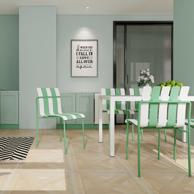 Ensemble de 4 chaises à blocs de couleur modernes et rayées - Siège en PP imperméable et pieds en métal robustes, ensemble de salle à manger intérieur / extérieur pour terrasse, balcon, café