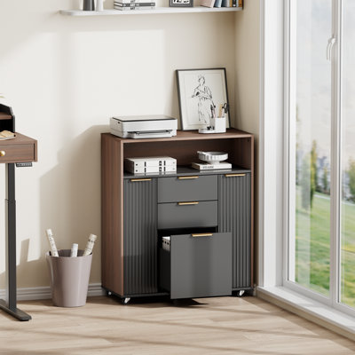Armoire de rangement moderne de 31,5 po avec tablettes réglables et prise de courant intégrée Adonia - comprenant 3 tiroirs, 2 portes et 5 roulettes pour le rangement de bureau personnel