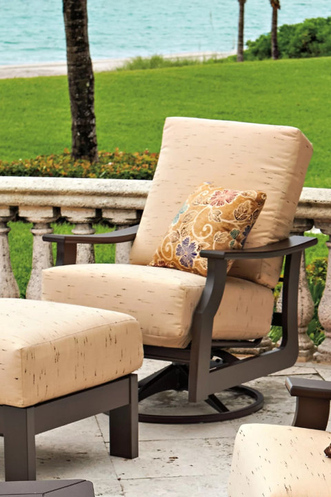 Outdoor Lounge Chairs