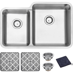 18 Gauge Stainless Steel 31.5 inch Undermount Kitchen Sink One and Half Bowl, 31.5" x 20.5" x 9"