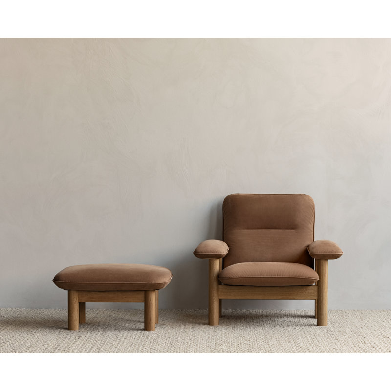 Brasilia Lounge Chair, Dunes 21004 Camel Genuine Leather, Natural Oak