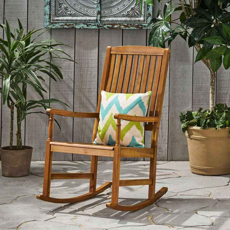 Chaise berçante en bois en couleur pour les jours de détente avec une finition lisse et une fonction de détente