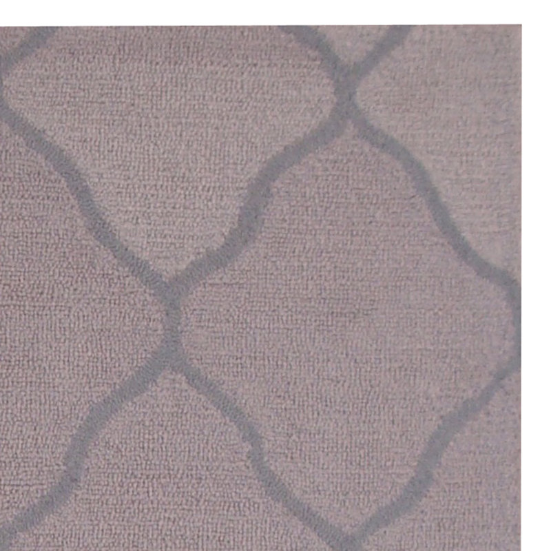 Tapis beige / gris touffeté à la main