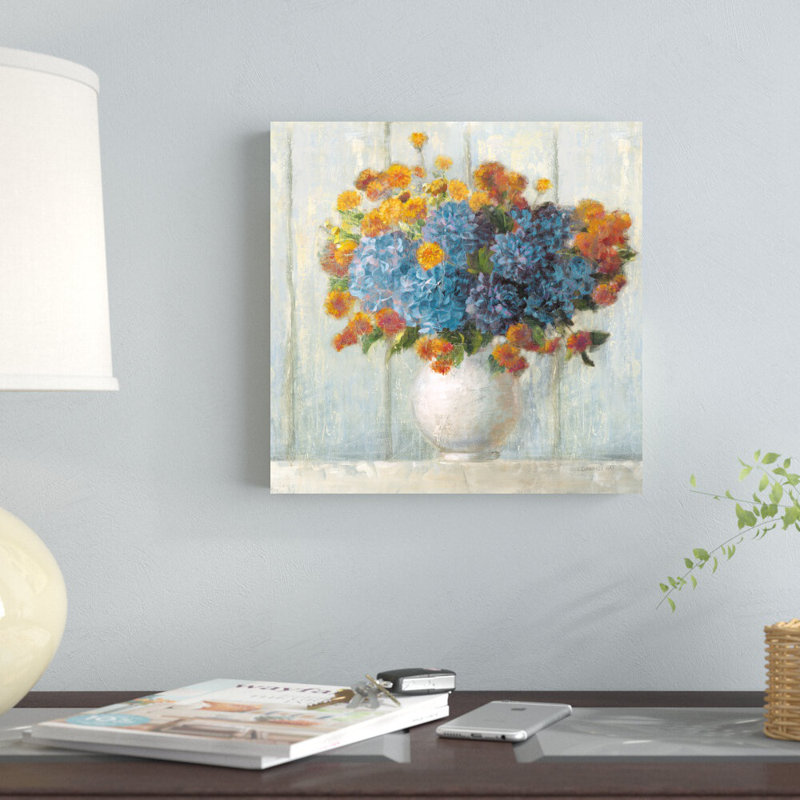 «Farmhouse Hydrangeas» par Danhui Nai, reproduction d'art sur toile tendue, H 12 po x l 12 po
