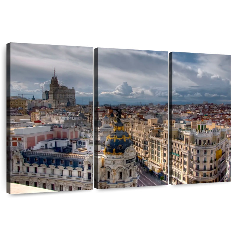 Horizon de Sirci Madrid au-dessus de la Gran Via, H 36 po x l 57 po