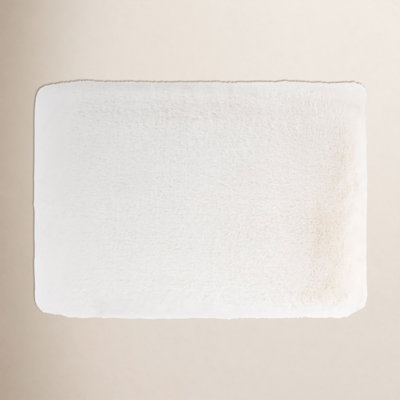 Stormi Throw