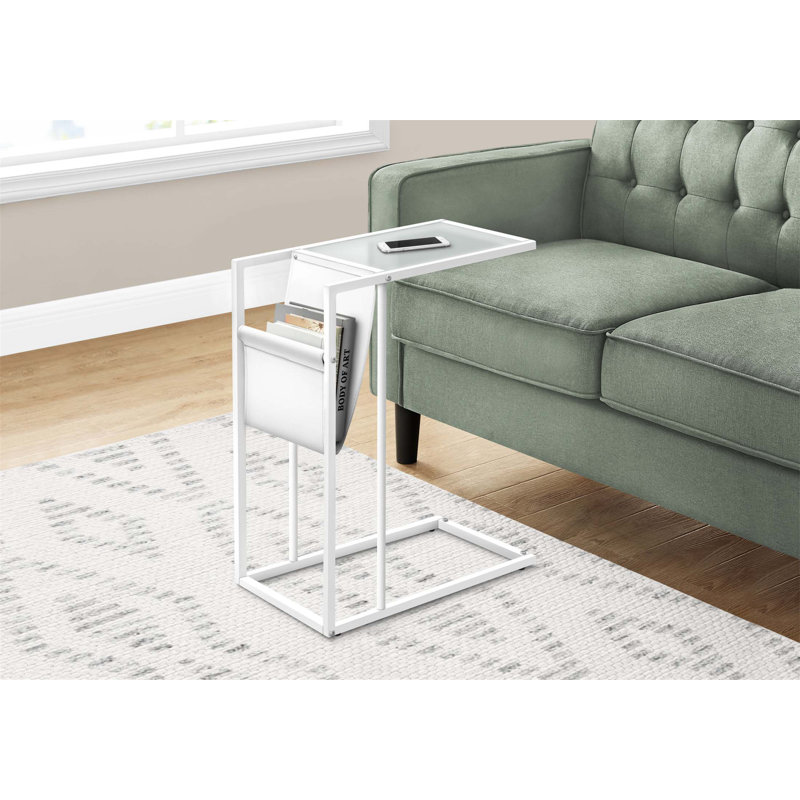 Table d'appoint contemporaine en forme de C avec rangement pour magazines, idéale pour le salon et la chambre à coucher, aspect cuir blanc et structure en métal