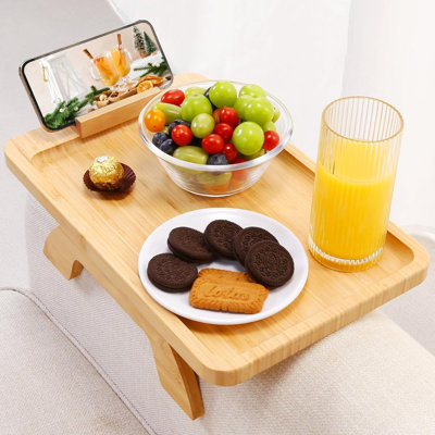 Plateau pour accoudoirs pour canapé, table à pince pour canapé en bambou sur la table d'appoint, table pour accoudoirs pliable avec support pour téléphone à 360 °, plateaux de nourriture pour manger / boissons / collations / télécommande