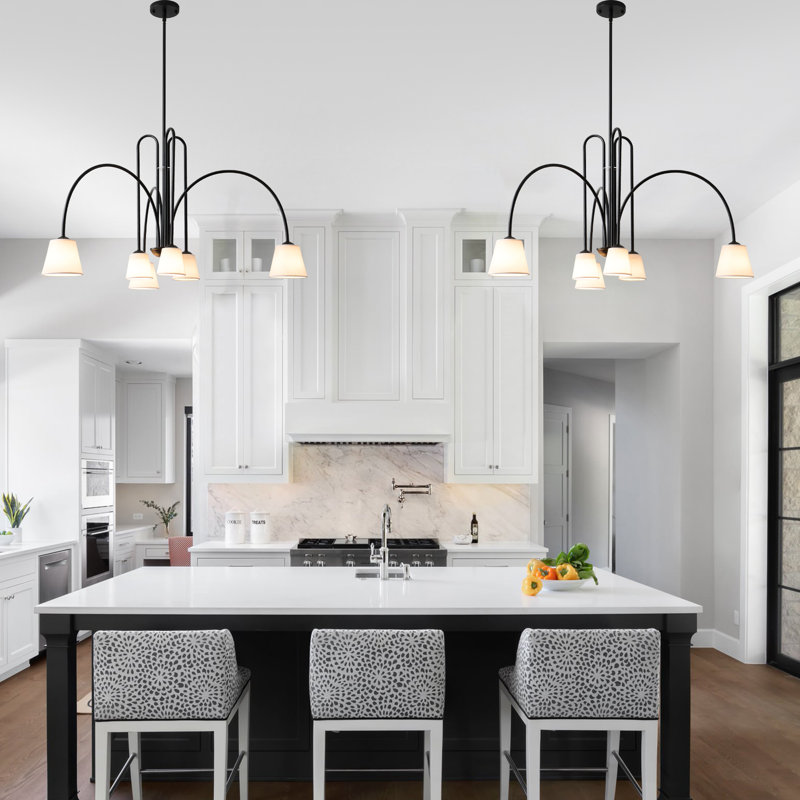 Lustre de ferme 6 lumières noir avec abat-jour en tissu blanc, îlot linéaire moderne