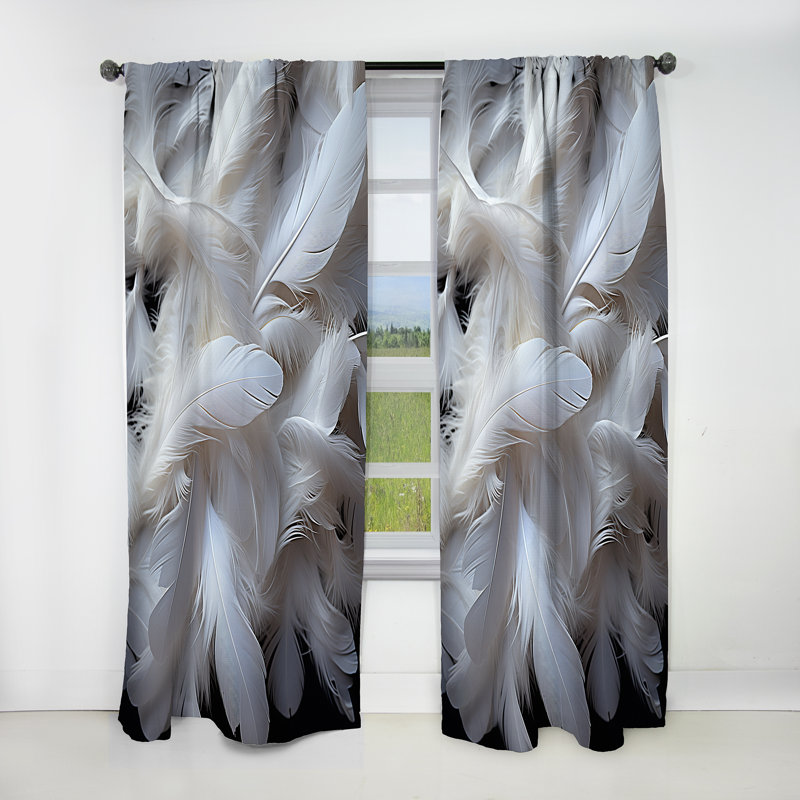 «Light As A Feather I» - Rideau occultant à imprimé animal plumes - 1 panneau, L 52 po x L 108 po
