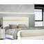 Cadre grand lit, DEL sous le lit, design contemporain, couleur blanc / or, bois d'ingénierie et métal, garniture en acrylique, prêt pour le matelas, preuve