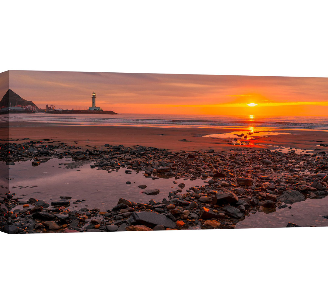 Sonnenuntergang an der Küste von Yorkshire, UK von Pangea - Leinwandfoto