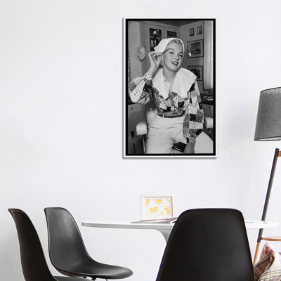 Marilyn Monroe Eye Brow Grooming - reproduction de photo