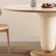 Table et chaise de salle à manger vintage de style crème rétro-106445860
