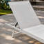 Ensemble de 2 chaises longues d'extérieur, dossier réglable à 5 positions, structure en acier blanc avec assise en textilence, chaises de patio inclinables près de la piscine