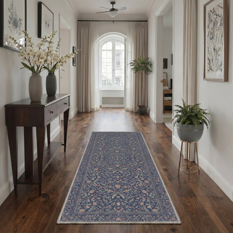 Tapis d'intérieur bleu floral lavable à la machine avec envers antidérapant Auraflora, Runner 2'3" x 6'