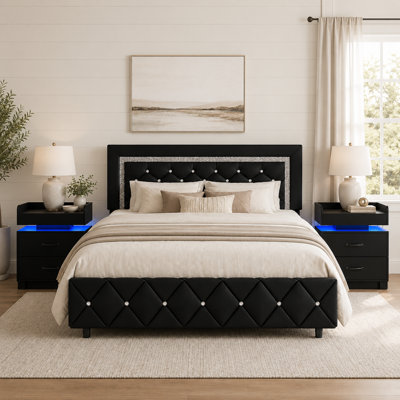 Ensemble de chambre à coucher 3 pièces, avec lit plateforme capitonné en similicuir et table de chevet DEL