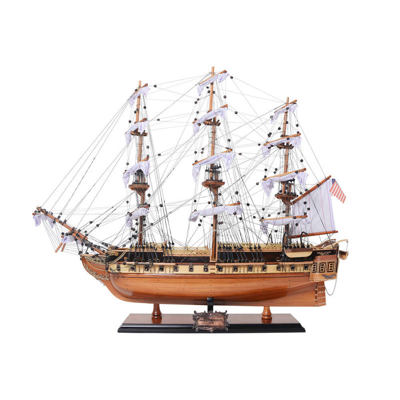 Ultimate USS Constitution Combo: un bateau miniature et un chapeau classique