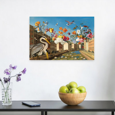«Heron's Floral City Dream», art mural paysage urbain serein et surréel