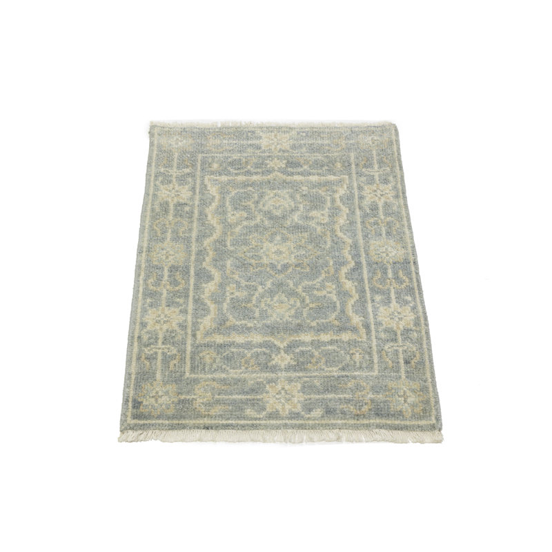 Tapis oriental en laine à motif floral discret, Rectangle 1 pi 11 po x 2 pi 10 po