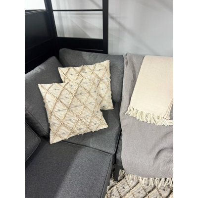 Coussin Charm avec motif de losanges 18 po x 18 po - Écru