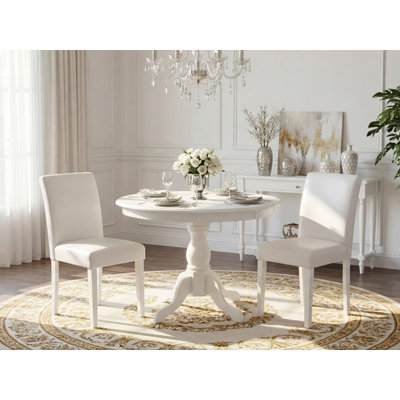 L'ensemble de table de salle à manger 3 pièces comprend une table de cuisine ronde avec piédestal et 2 chaises de salle à manger Parson en similicuir blanc, lin blanc