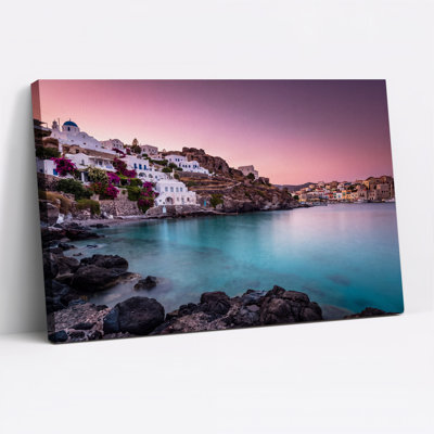Tableau sur toile représentant des bâtiments blancs et un dôme bleu au coucher du soleil rose