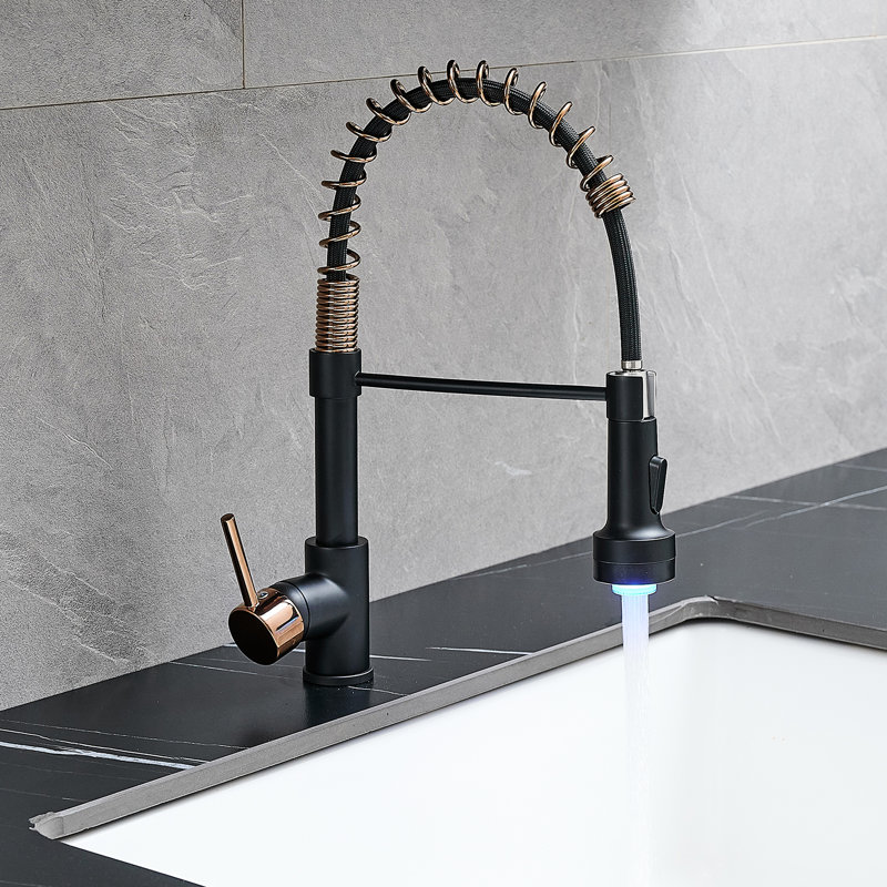 Robinet d'évier de cuisine commercial avec levier rétractable, levier unique, design noir et or rose, fonction à DEL, style contemporain, matériau principal en laiton, bec arqué rotatif à 360 degrés, finition empreinte digitale