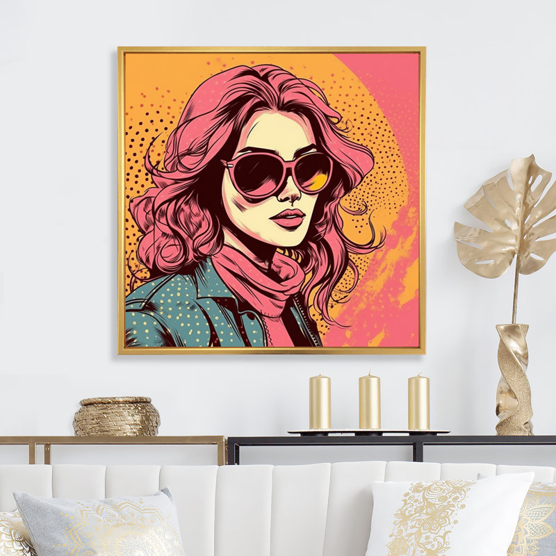 Portrait d'une femme pop rose des années 1950 II, Cadre flottant doré, H 24 po x l 24 po x P 1 po