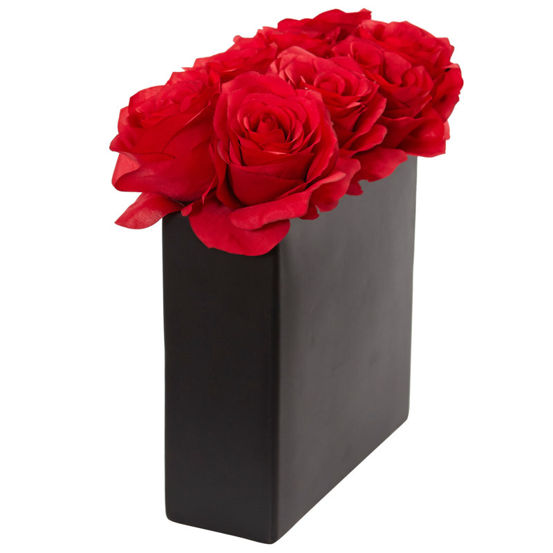 Arrangement floral de roses en soie dans un vase, Rouge