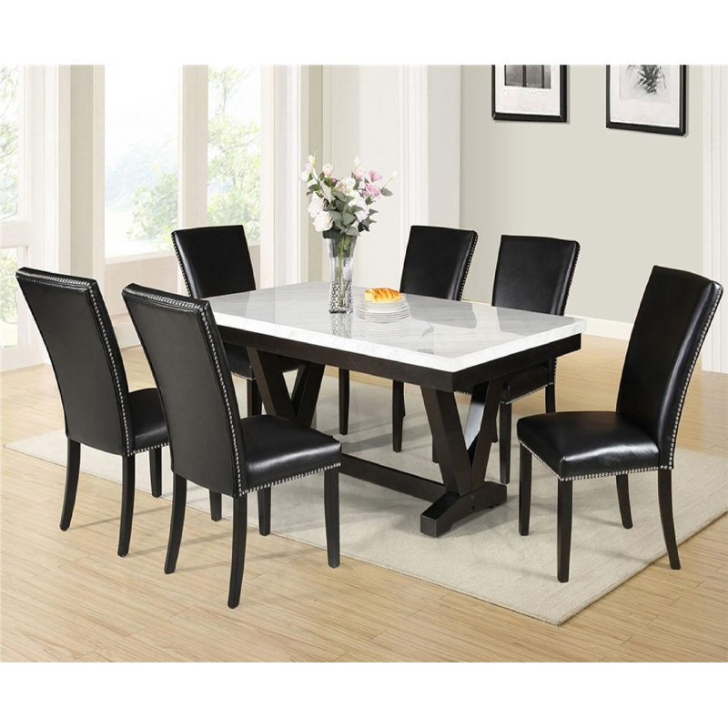 Ensemble de table de salle à manger 7 pièces avec chaises rembourrées et garniture cloutée, 7 pièces : table, 6 chaises