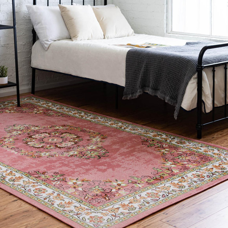 Tapis oriental rose , Rectangle 7 pi 10 po x 10 pi