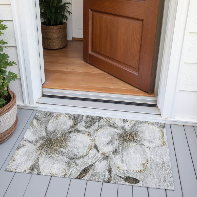 Tapis argenté intérieur / extérieur lavable à la machine Xhevrie, Rectangle 1 pi 8 po x 2 pi 6 po