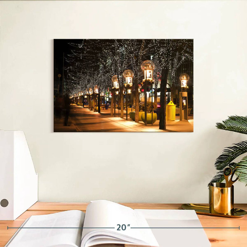 Sireci Christmas Lamp Post, 8" H x 12" W