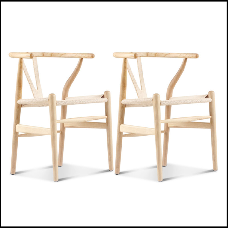 Ensemble de deux chaises triangulaires indémodables en bois de frêne naturel et dossier en Y pour plus de confort et de style