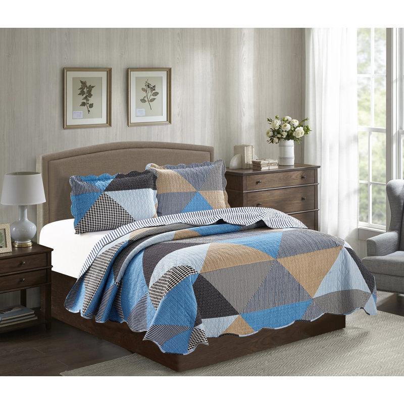 Suzy Polyester Geometric Shapes Quilt, King Quilt + 2 King Shams