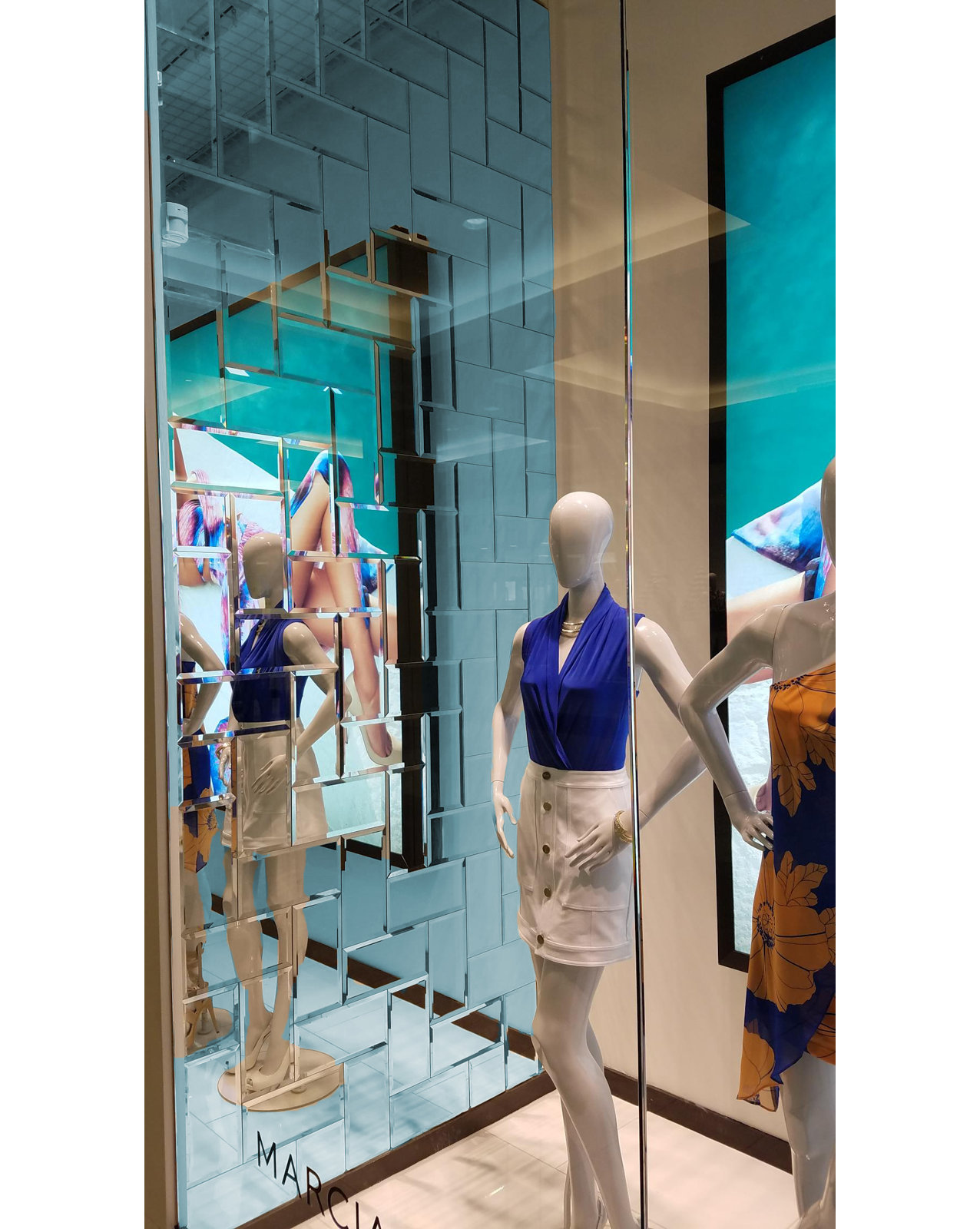 SAMPLE-Reflections Glass Mirror Peel & Stick Beveled Subway Tile
