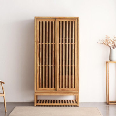 Garde-robe rétro et simple