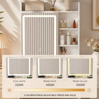 Petite coiffeuse avec éclairage DEL réglable, prises électriques intégrées et rangement dissimulé, comprenant un tabouret rembourré et une étagère, idéale pour les chambres compactes.