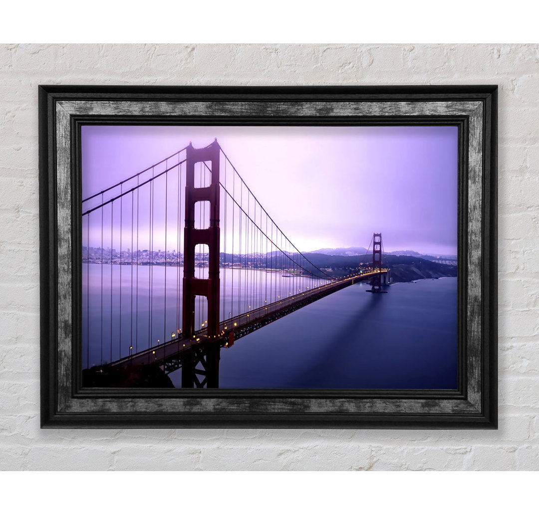 Violette Stunde und Nebel umgeben die Golden Gate - Druck