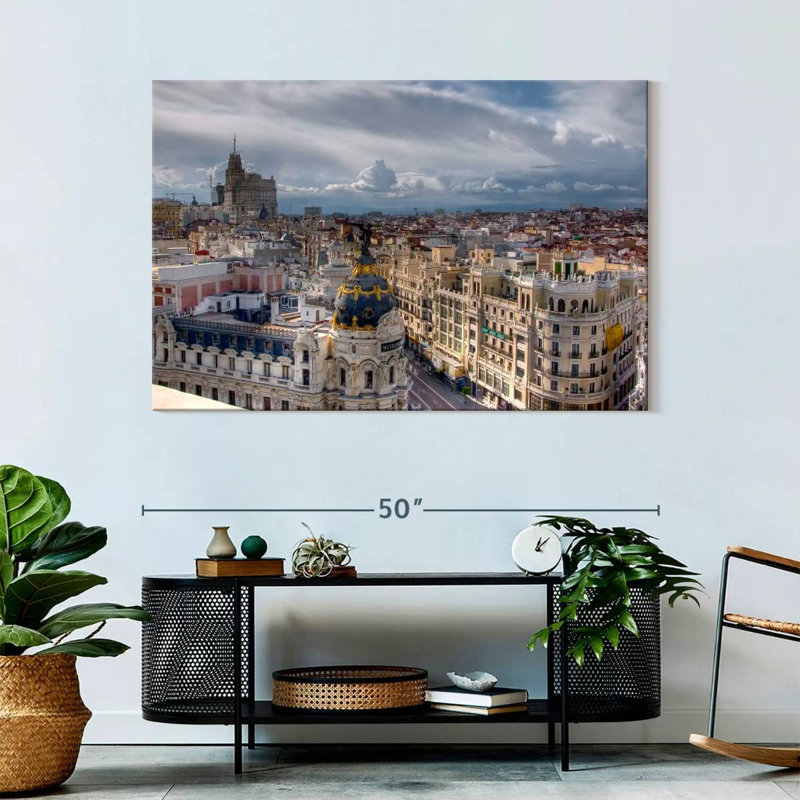 Horizon de Sirci Madrid au-dessus de la Gran Via, H 32 po x l 48 po
