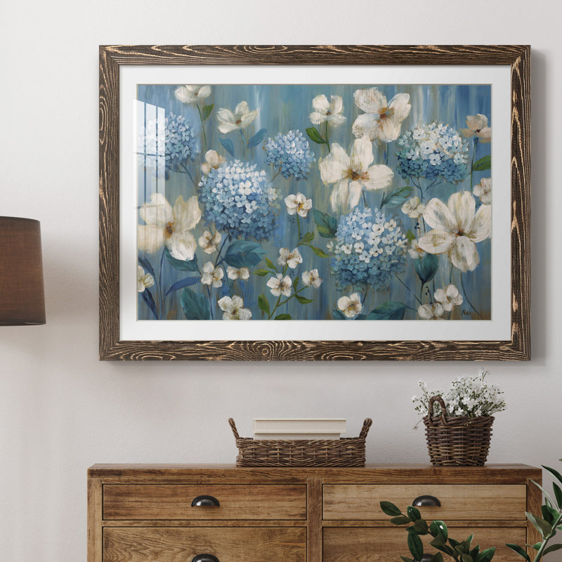 «Very Berry Blues» par J Paul, reproduction d'art sur papier encadrée, H 31,5 po x l 23,5 po x P 1,5 po, Noyer