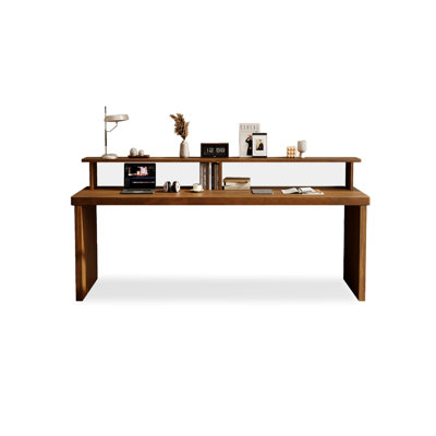 Bureau moderne et simple avec une tablette