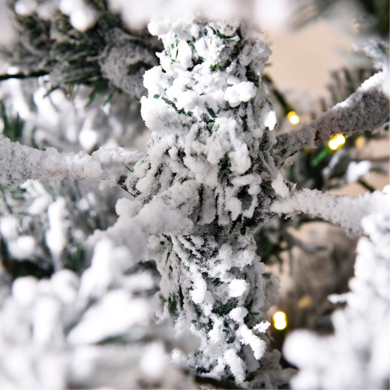 Sapin de Noël artificiel pré-éclairé enneigé avec branches réalistes, H 5,9 pi