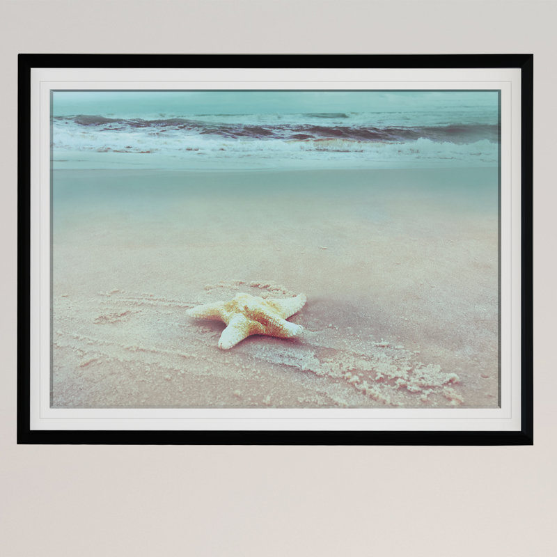 « beach set starfish », reproduction de photo sur toile tendue, H 30 po x l 40 po x P 1,5 po, Cadre noir