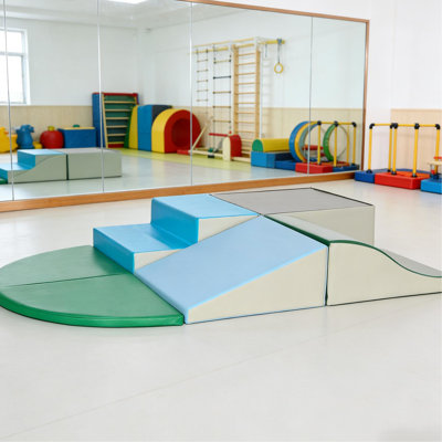 Jeu doux qui grandit pendant 12 à 36 mois, jeu actif et créatif d'escalade coloré, mousse haute densité assurant des atterrissages sécurisés, surfaces empilables faciles à nettoyer, pièces empilables