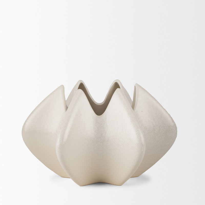 Nazeefah Vase