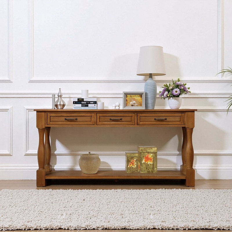 Console 63 pouces Mid-Century en pin brun avec 3 tiroirs et tablette inférieure - Structure en bois massif, table de canapé facile à assembler