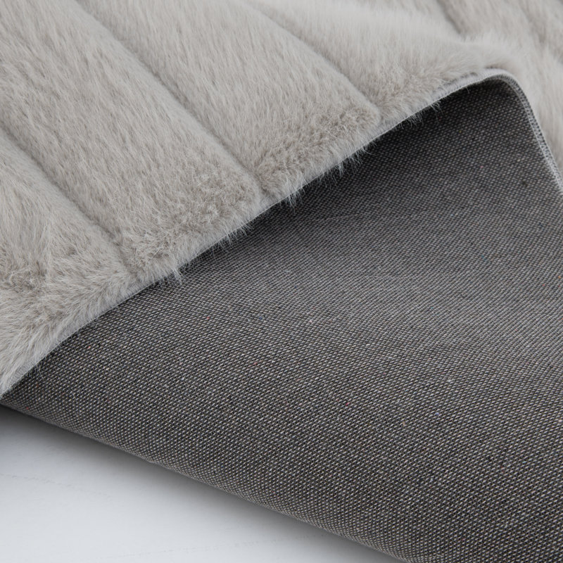 Tapis d'intérieur en polyester gris fausse fourrure Everly Quinn Duron, Rectangle 4 pi 11 po x 6 pi 12 po